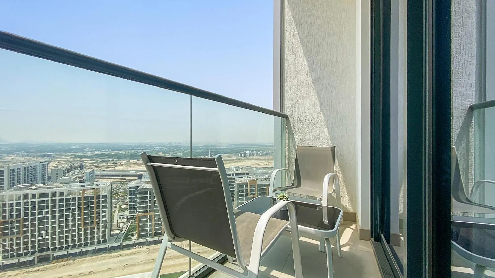 Brand New 1 Bedroom + Office - Perfect For Work Dubai 0*,