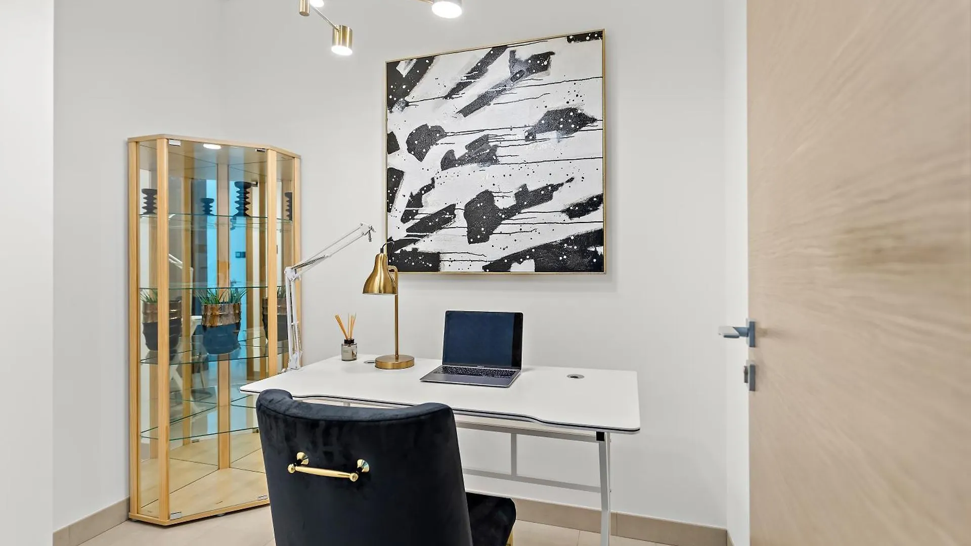 Brand New 1 Bedroom + Office - Perfect For Work Dubai 0*,  United Arab Emirates